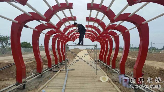 烤漆拱門(mén)雕塑廠家 鋼管公園小品 戶外不銹鋼拱門(mén)雕塑制作