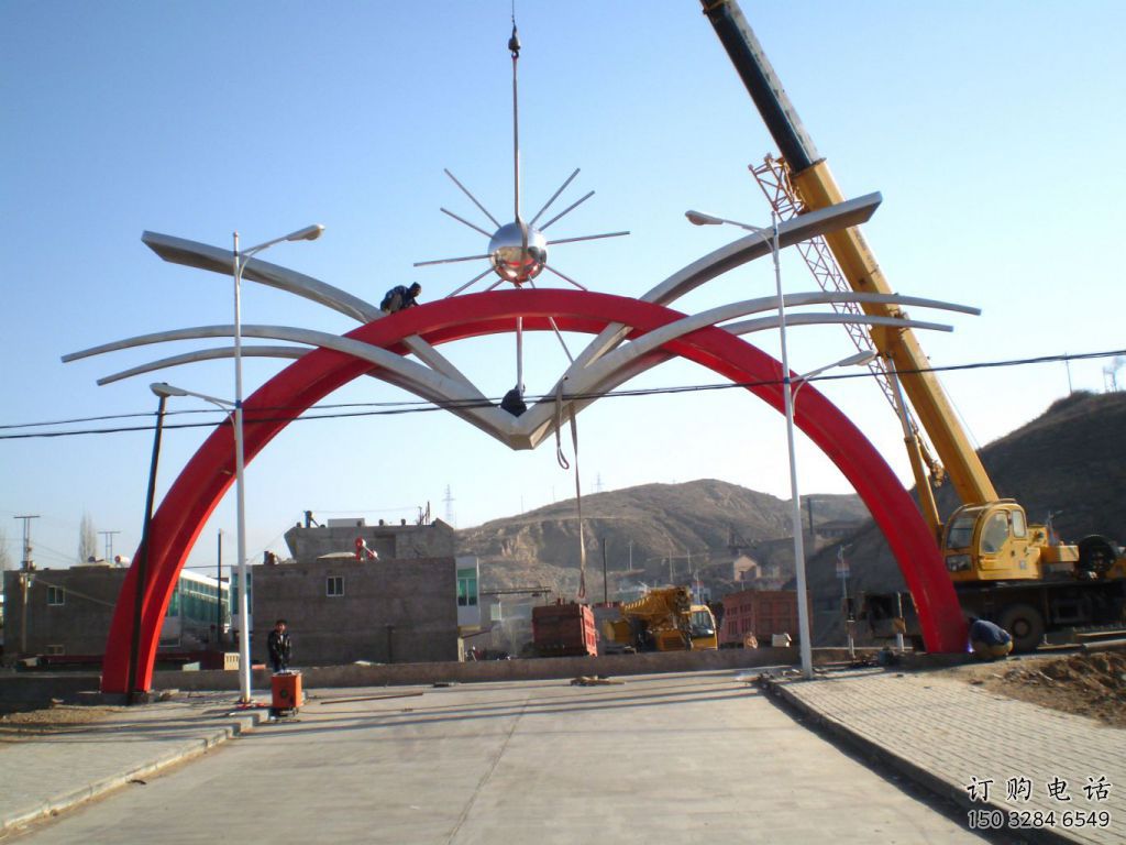 烤漆大門雕塑廠家 現代小品 戶外不銹鋼大門雕塑生產