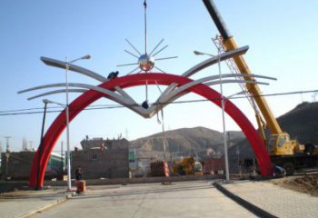 烤漆大門雕塑廠家 現(xiàn)代小品 戶外不銹鋼大門雕塑生產(chǎn)