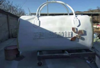 庭院提包雕塑廠家 廣場小品 鍛造不銹鋼提包雕塑制作