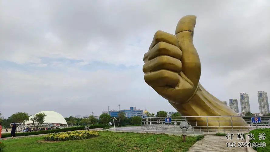 異形大拇指雕塑廠家 現代小品 創意不銹鋼大拇指雕塑廠