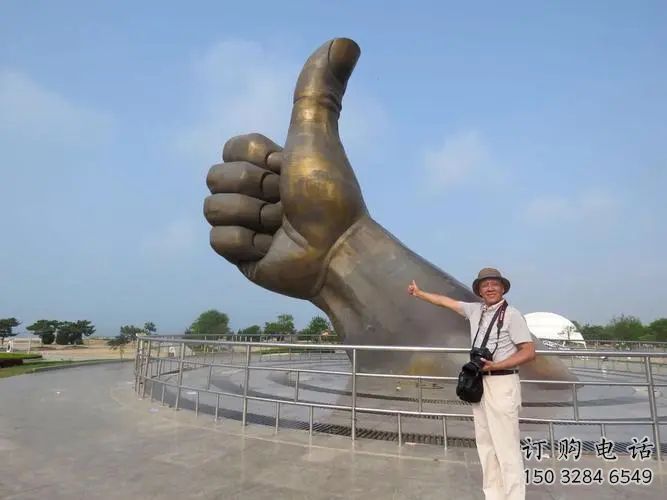 現(xiàn)代大拇指雕塑廠家 大型別墅區(qū)擺件 仿古不銹鋼大拇指雕塑廠