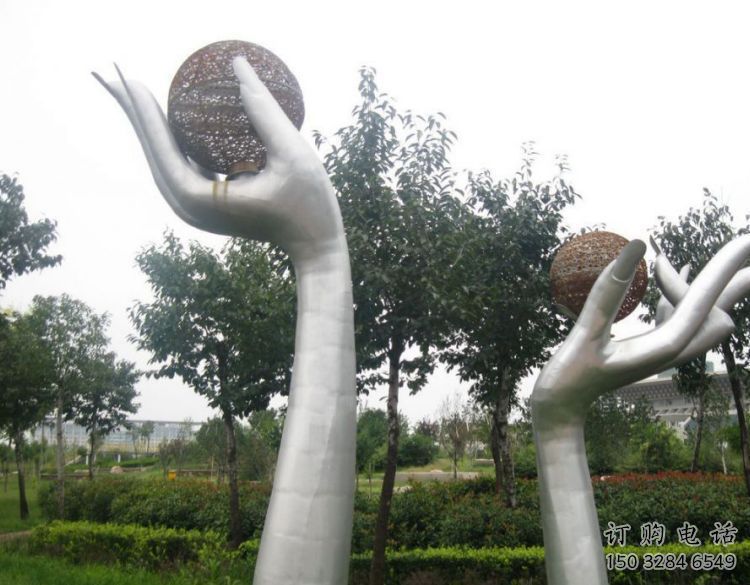 拉絲手掌雕塑廠家 創意擺件 別墅區不銹鋼手掌雕塑廠