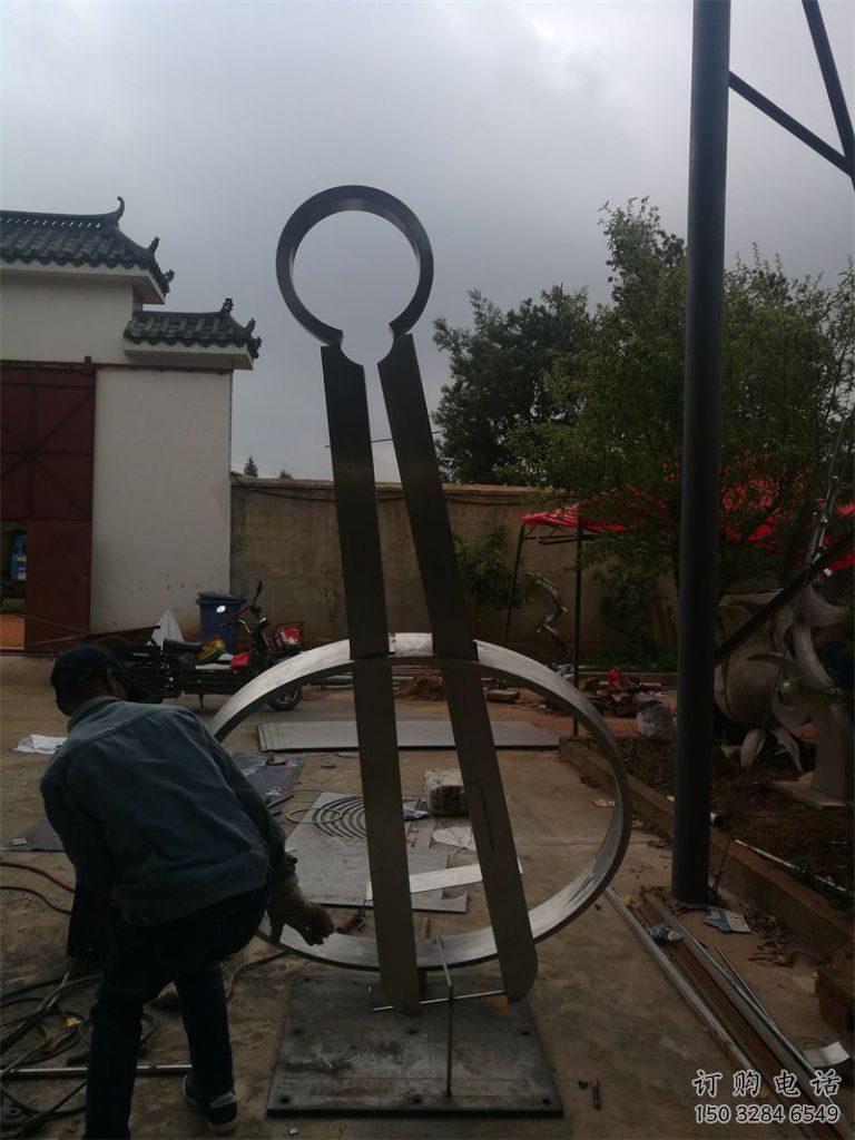 拉絲圓規雕塑廠家 鏤空創意擺件 別墅區不銹鋼圓規雕塑廠