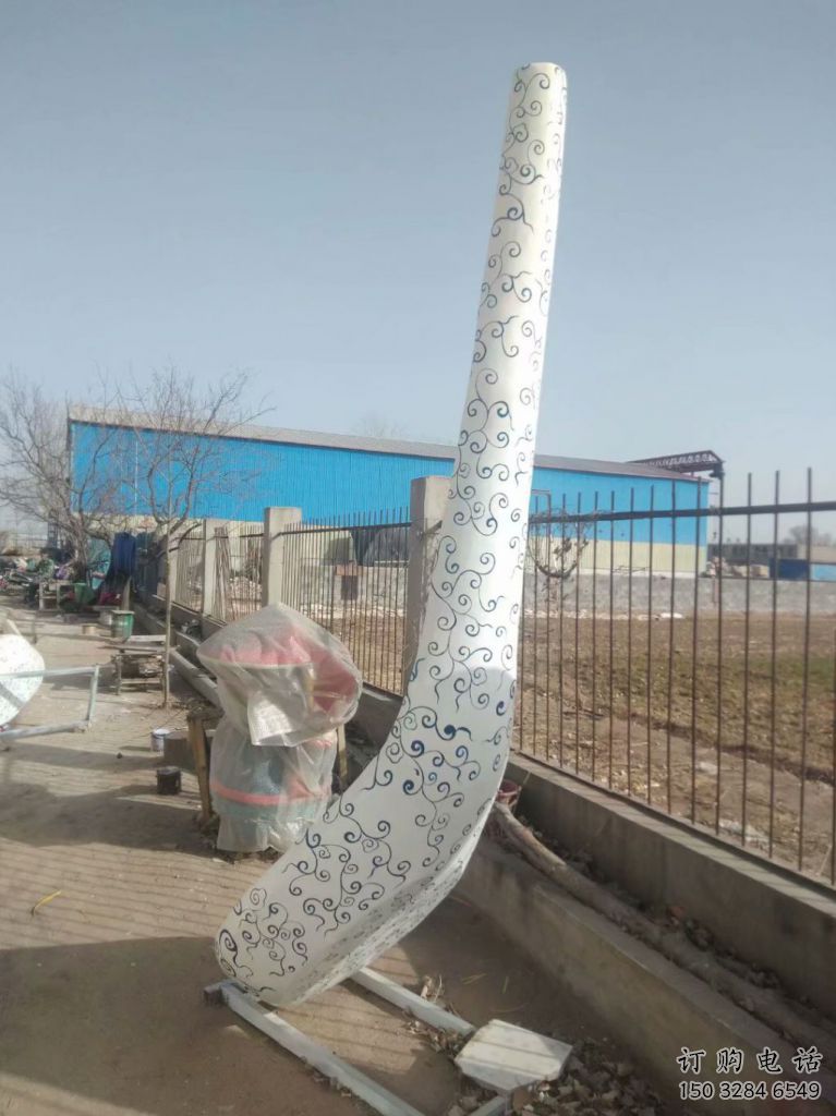 戶外湯匙雕塑廠家 噴漆小品 抽象不銹鋼湯匙雕塑廠