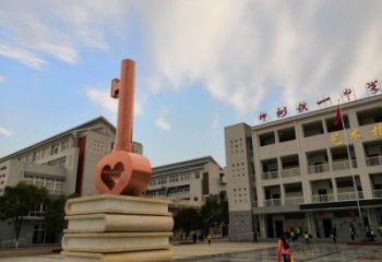 校園鑰匙雕塑廠家 烤漆大型擺件 現代不銹鋼鑰匙雕塑廠