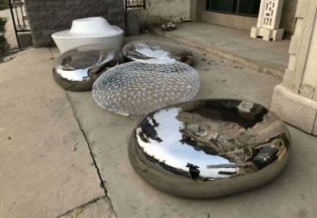 街道休閑椅雕塑廠家 現(xiàn)代擺件 鏡面不銹鋼休閑椅雕塑廠