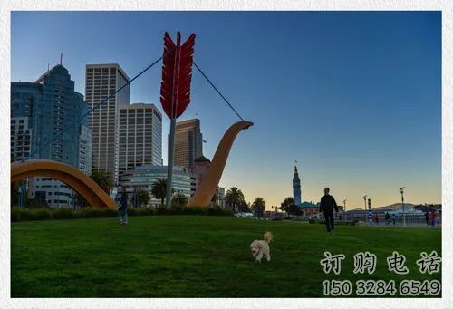 街道劍雕塑廠家 公園現(xiàn)代擺件 烤漆不銹鋼劍雕塑廠