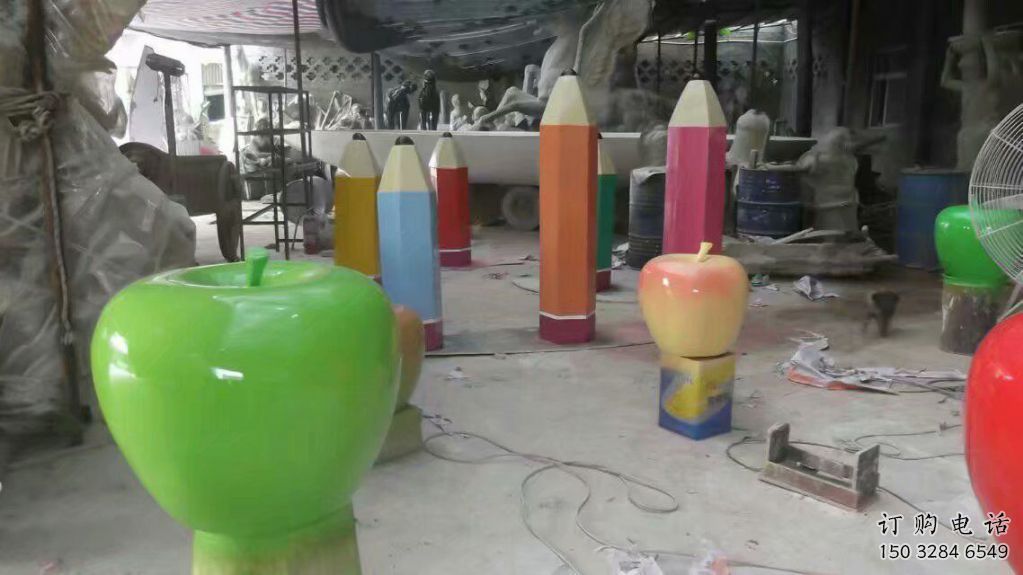 噴漆鉛筆雕塑廠家 中式村口小品 草地不銹鋼鉛筆雕塑廠