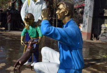 現代一家人雕塑廠家 大型別墅區(qū)擺件 彩繪不銹鋼一家人雕塑廠