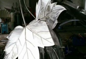 鏡面楓葉雕塑廠家 烤漆大型擺件 抽象不銹鋼楓葉雕塑廠