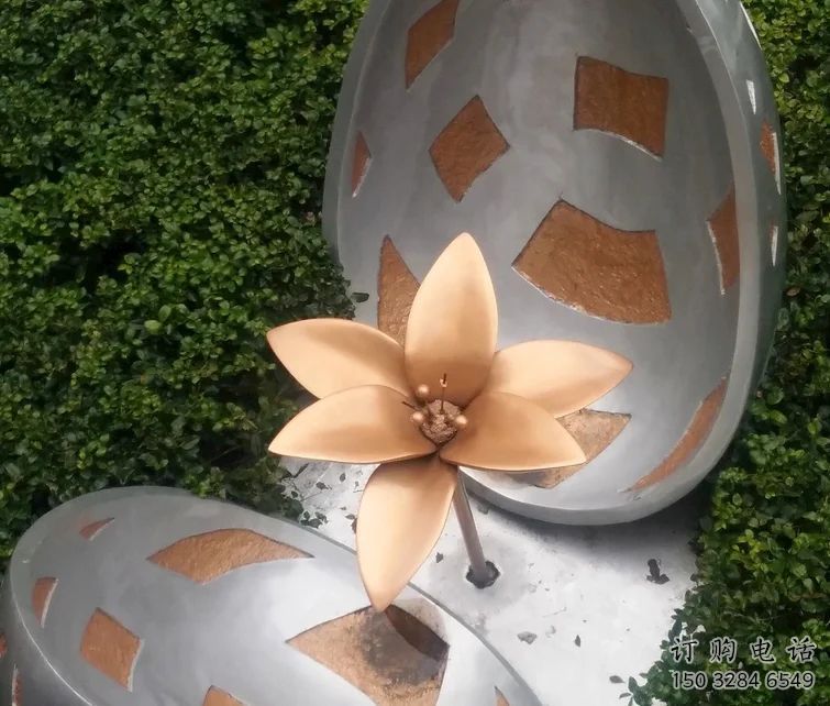 拉絲花苞雕塑廠家 鏤空創(chuàng)意擺件 別墅區(qū)不銹鋼花苞雕塑廠
