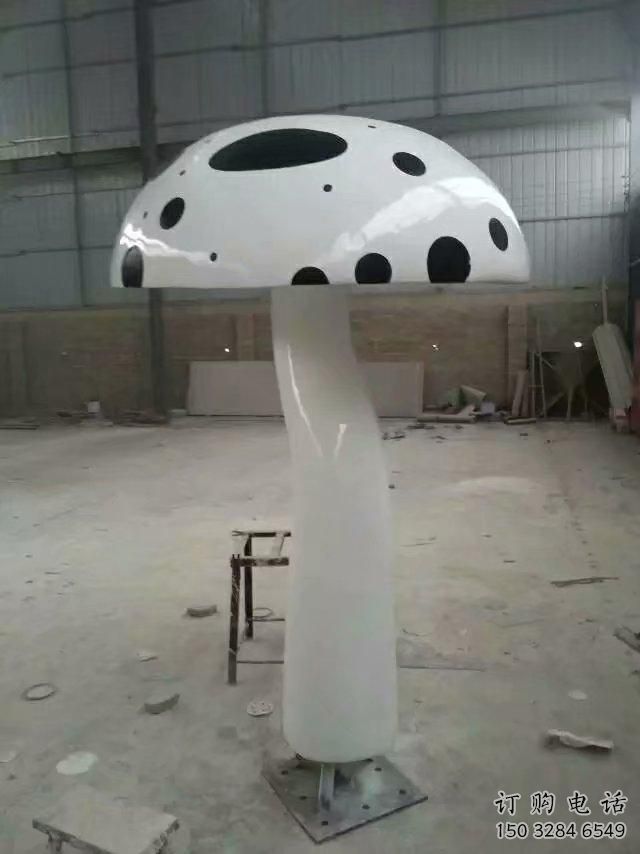 創(chuàng)意蘑菇雕塑廠家 仿真彩繪小品 公園不銹鋼蘑菇雕塑廠