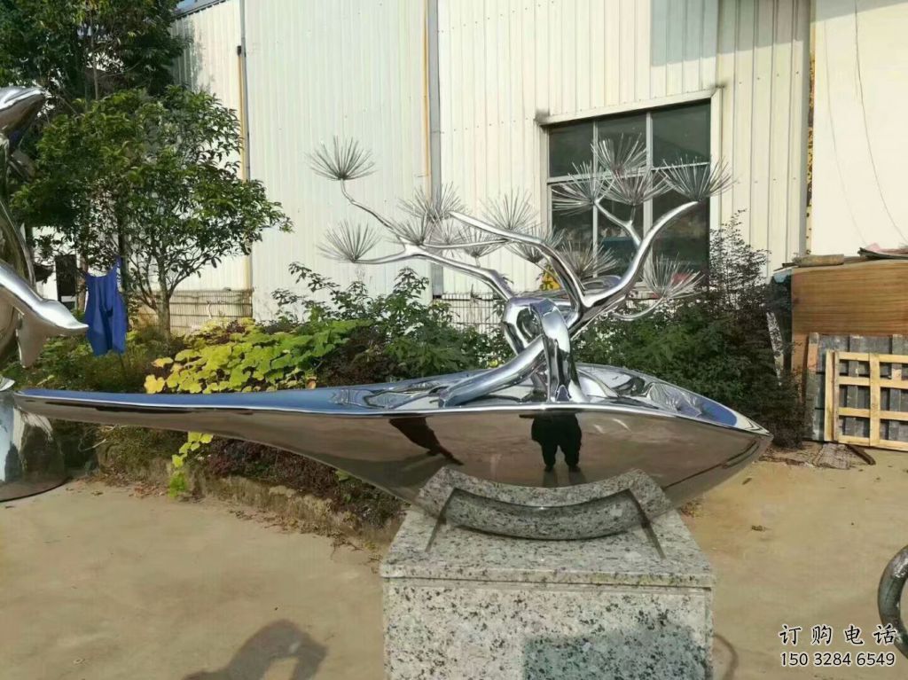 廣場松樹雕塑廠家 鏡面小品 仿真不銹鋼松樹雕塑廠