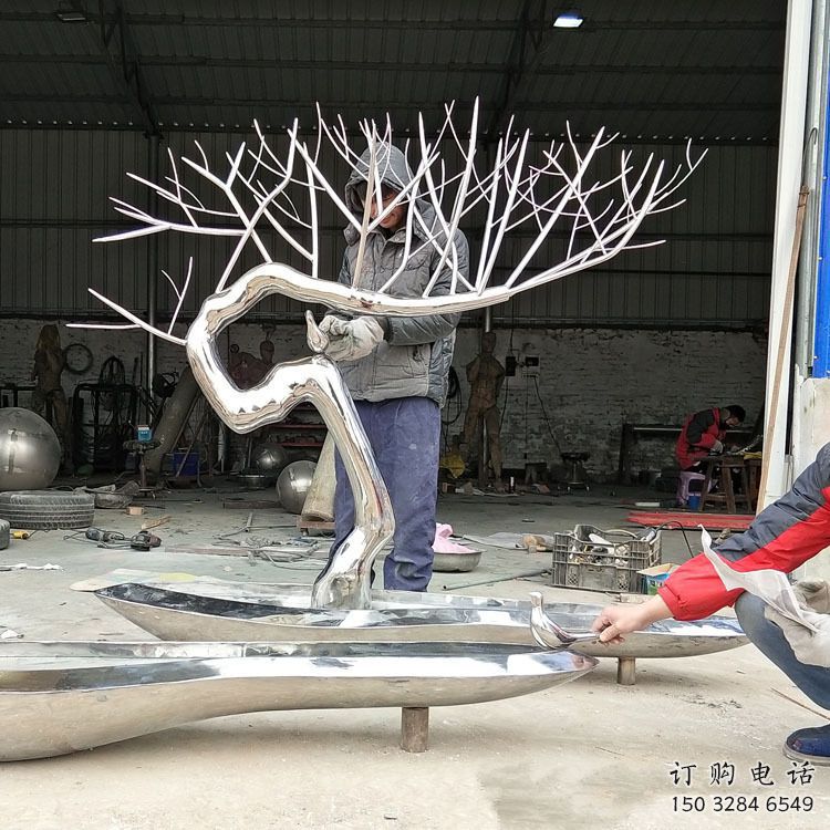 現(xiàn)代松樹雕塑廠家 大型別墅區(qū)擺件 鏡面不銹鋼松樹雕塑廠