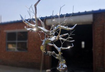 創意迎客松雕塑廠家 鏡面小品 公園不銹鋼迎客松雕塑廠