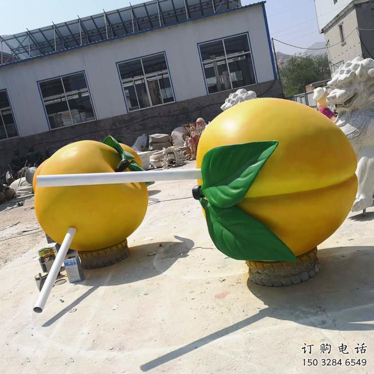 草地桃子雕塑廠家 現代小品 大型桃子雕塑價格