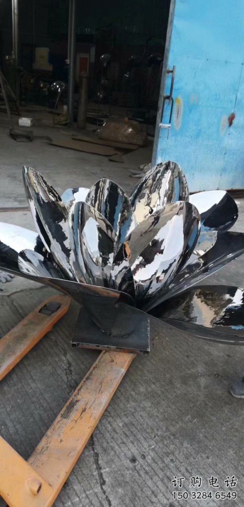 異形并蒂蓮雕塑廠家 現(xiàn)代小品 廣場不銹鋼并蒂蓮雕塑定制