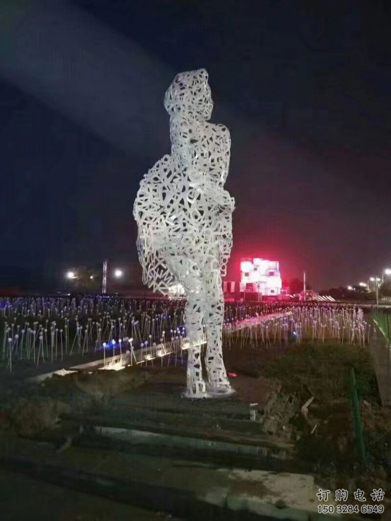 現(xiàn)代少女雕塑廠家 大型別墅區(qū)擺件 鏤空不銹鋼少女雕塑廠