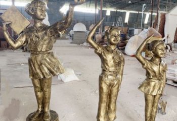 仿古少先隊雕塑廠家 騰飛草地小品 現代不銹鋼少先隊雕塑價格