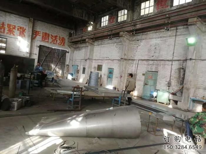 戶外牙膏雕塑廠家 噴漆小品  創(chuàng)意不銹鋼牙膏雕塑廠