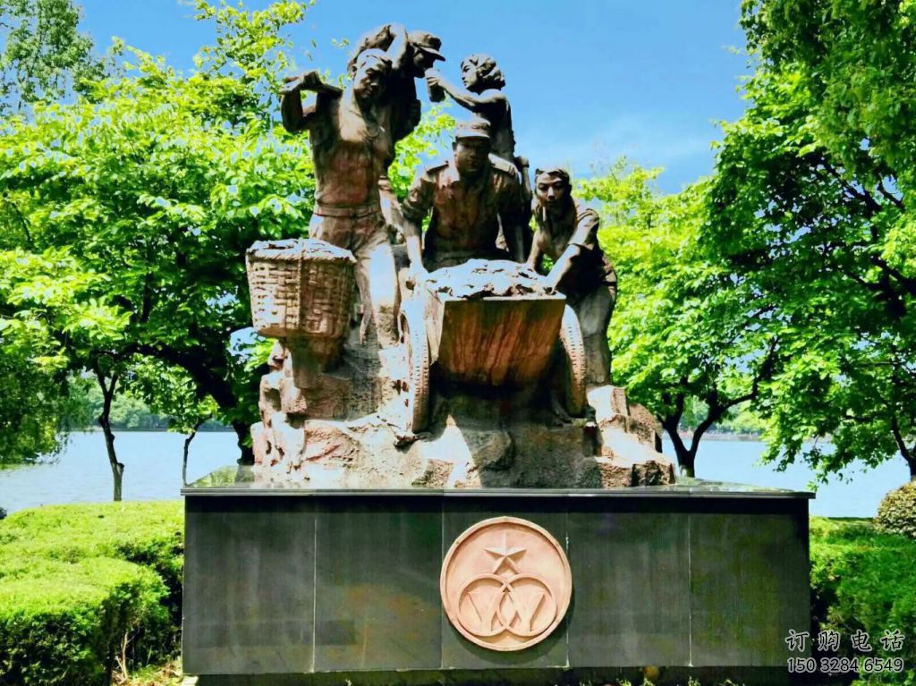 農(nóng)村擁軍雕塑廠家 草地?cái)[件 烤漆擁軍雕塑制作