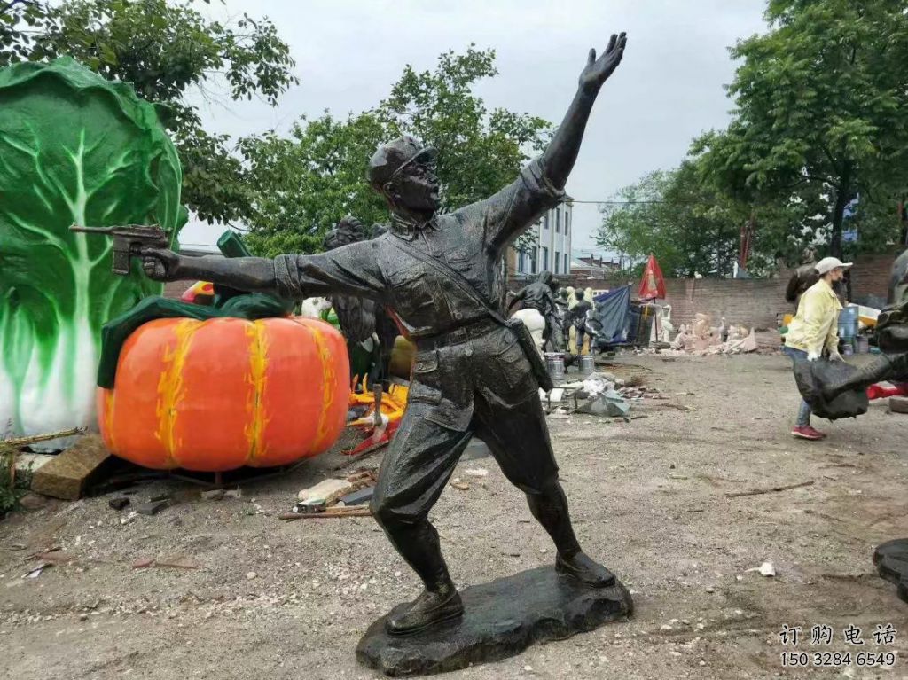 大型士兵雕塑廠家  街頭小品  現(xiàn)代士兵雕塑生產(chǎn)