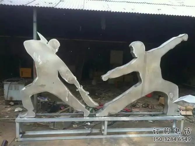創(chuàng)意擊劍雕塑廠家 啞光小品 公園不銹鋼擊劍雕塑廠