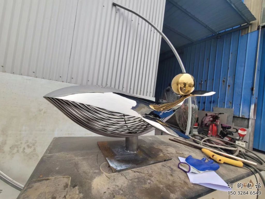 不銹鋼魚(yú)雕塑 鏡面風(fēng)格