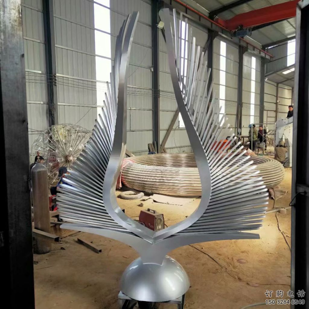 步行街翅膀雕塑廠家，鍛造景觀雕塑，鏤空方式