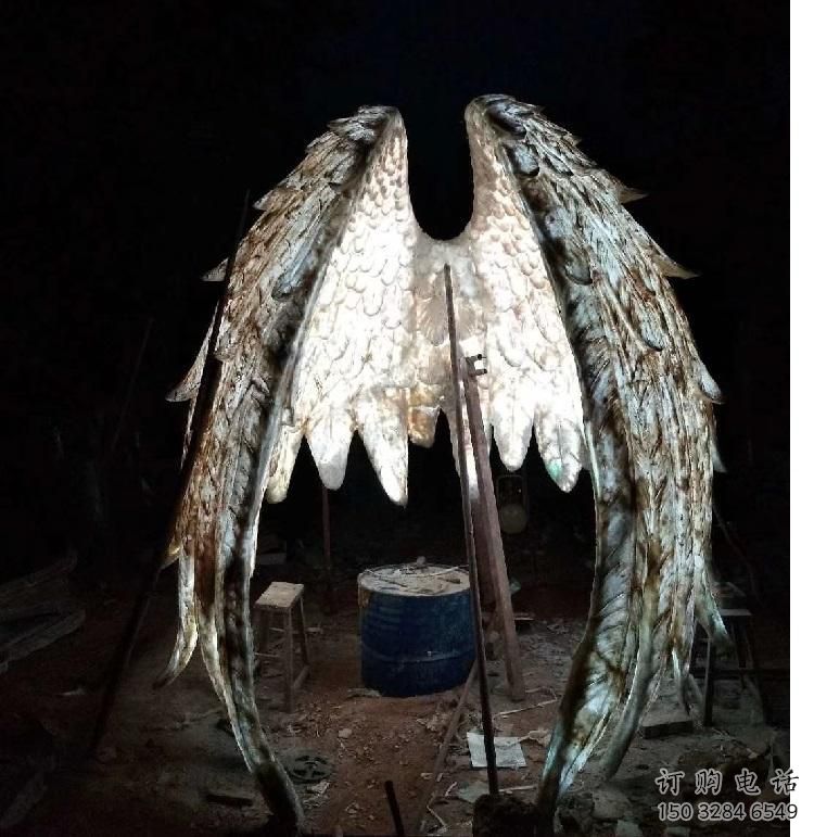 城市翅膀雕塑廠家，網(wǎng)格燈光雕塑，古銅效果