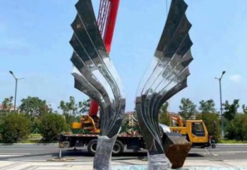 園林翅膀雕塑廠家，噴漆景觀雕塑，網格形式