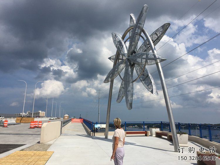 大型風(fēng)車(chē)雕塑定制廠家 歐式步行街旋轉(zhuǎn)雕塑 彩繪旋轉(zhuǎn)雕塑