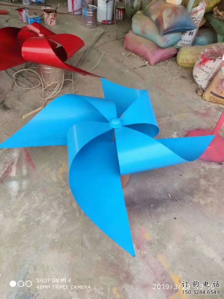 街頭風(fēng)車雕塑廠家制作 大型別墅區(qū)旋轉(zhuǎn)雕塑 鋼管旋轉(zhuǎn)雕塑