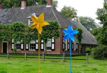 村口風(fēng)車(chē)雕塑加工廠家 啞光風(fēng)動(dòng)雕塑 公園旋轉(zhuǎn)雕塑