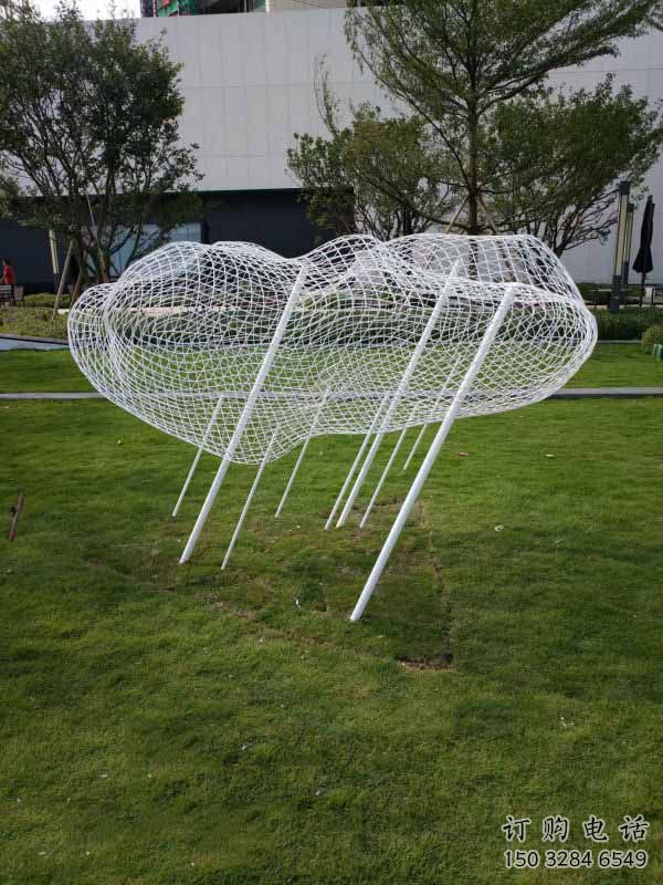 預定創意云梯雕塑 啞光梯子雕塑 公園云朵雕塑