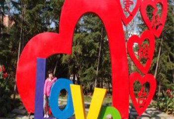 街道景觀雕塑，鍛造字母雕塑，彩繪效果