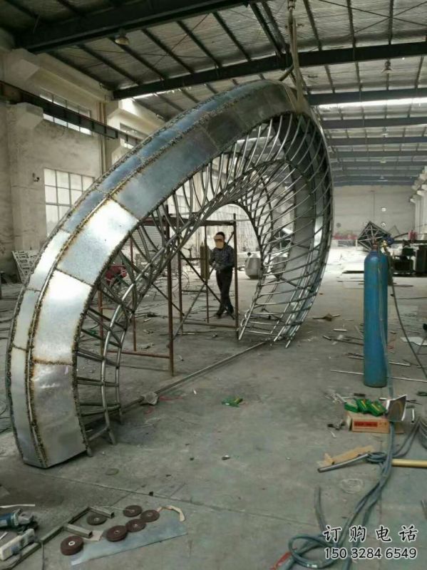 鏤空半圓門頭雕塑，不銹鋼結構大門雕塑制作