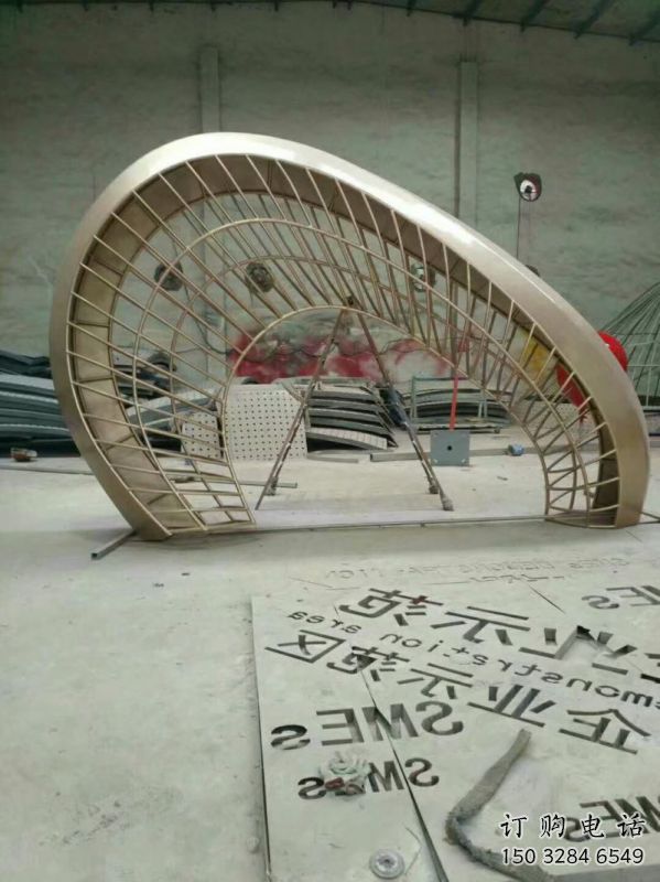 鏤空創意不銹鋼大門雕塑