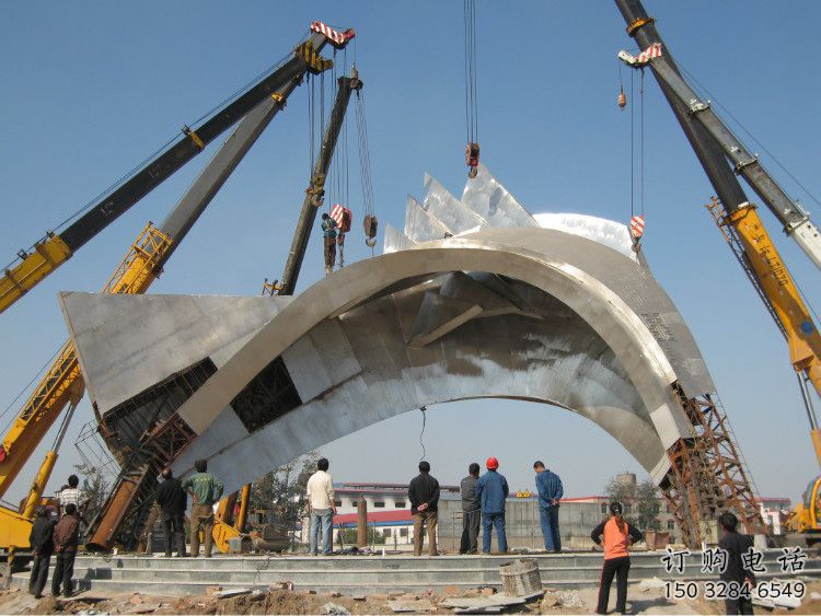 城市大門雕塑，不銹鋼材質(zhì)制作，地標(biāo)文化標(biāo)識