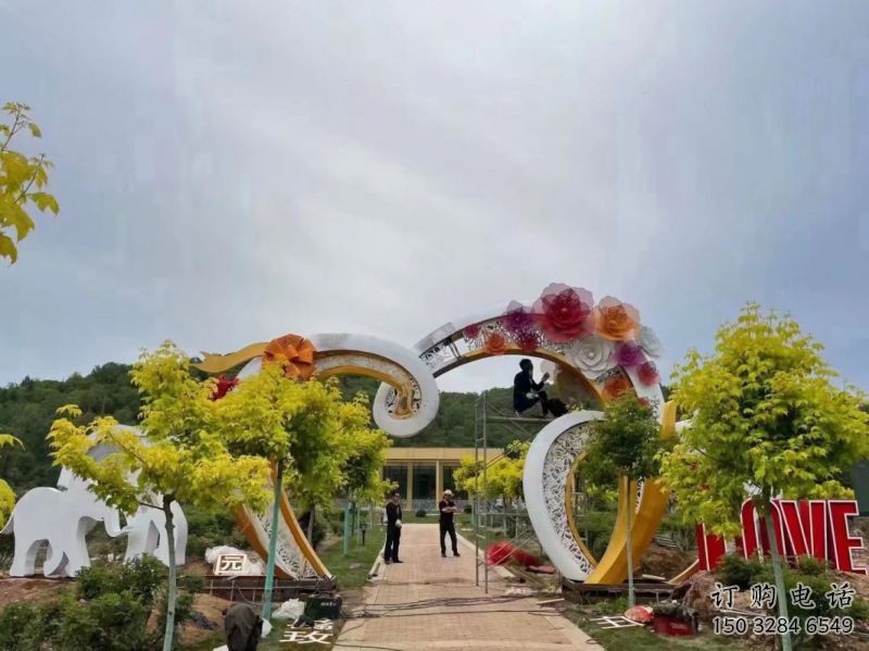 心形拱門雕塑，鏤空工藝，不銹鋼藝術(shù)大門雕塑廠家