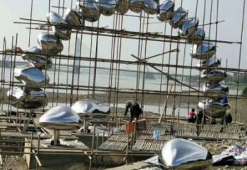 鵝卵石門頭雕塑，創(chuàng)意藝術設計，不銹鋼景觀大門雕塑