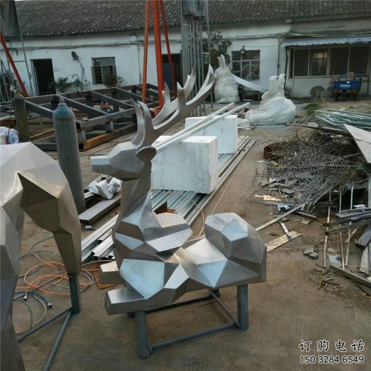 公園小鹿雕塑定做，小區擺件，鏡面切面小鹿雕塑制作