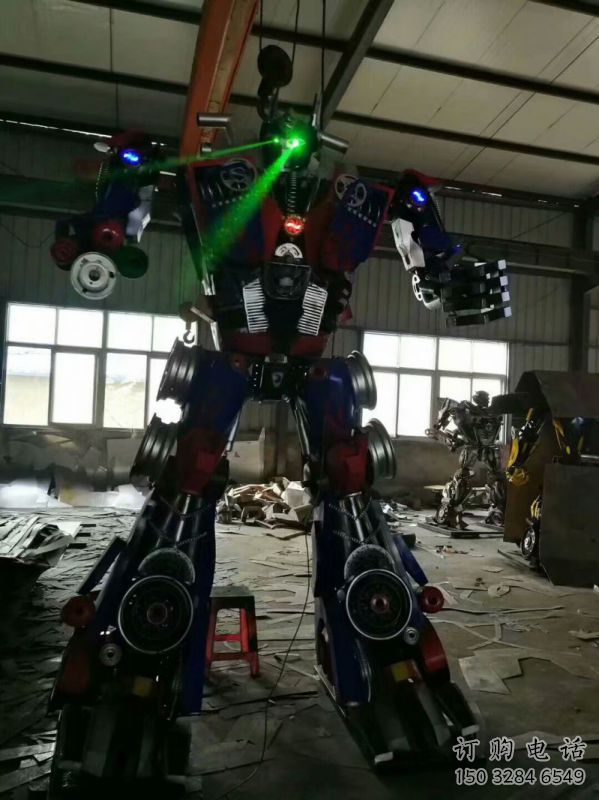 選用發(fā)聲機(jī)器人雕塑