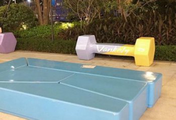 仿真啞鈴坐凳雕塑,藝術(shù)美陳設(shè)計(jì)