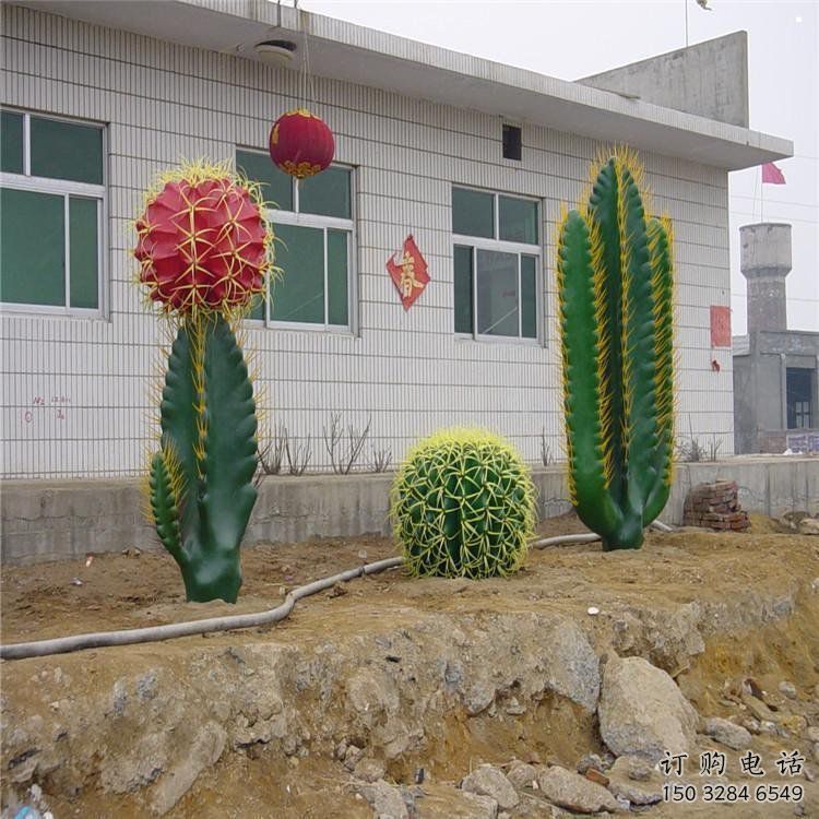 門(mén)口仙人掌雕塑