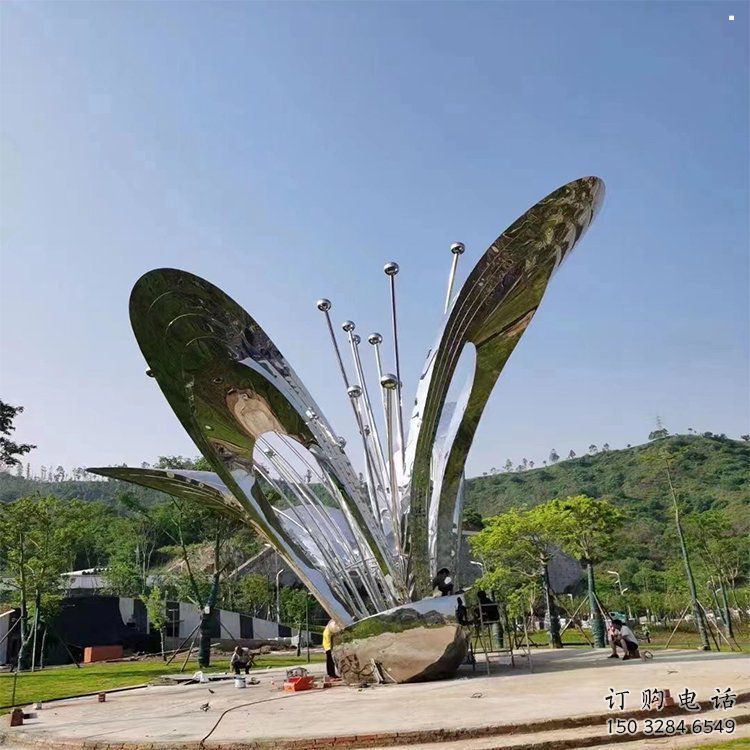 百合花雕塑訂做廠家，景區(qū)雕塑，不銹鋼百合花雕塑定價(jià)