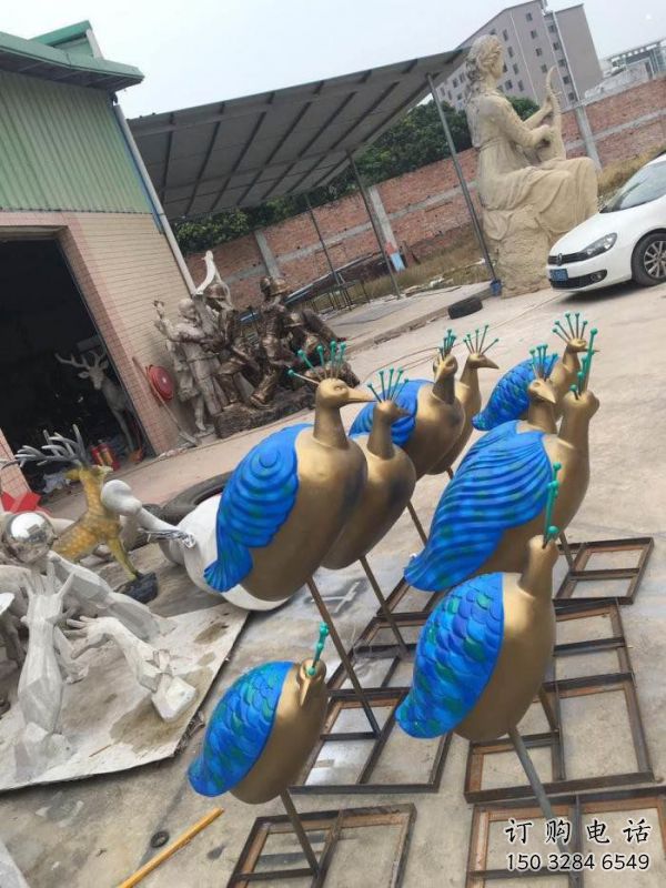 風景區孔雀雕塑