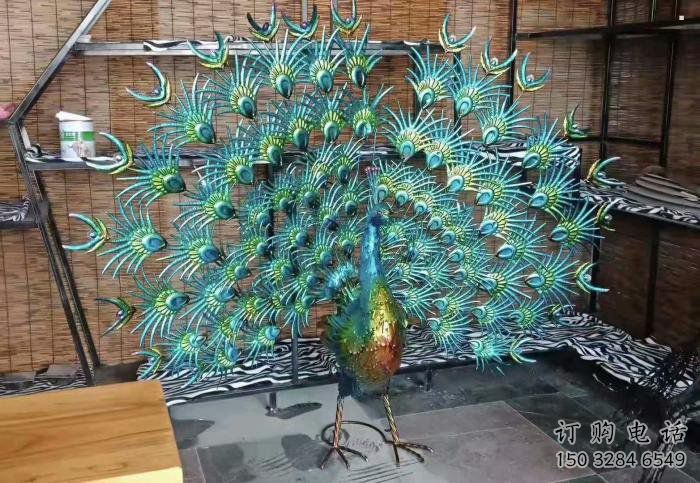 孔雀開屏雕塑廠家，彩繪仿真造型，不銹鋼孔雀雕塑