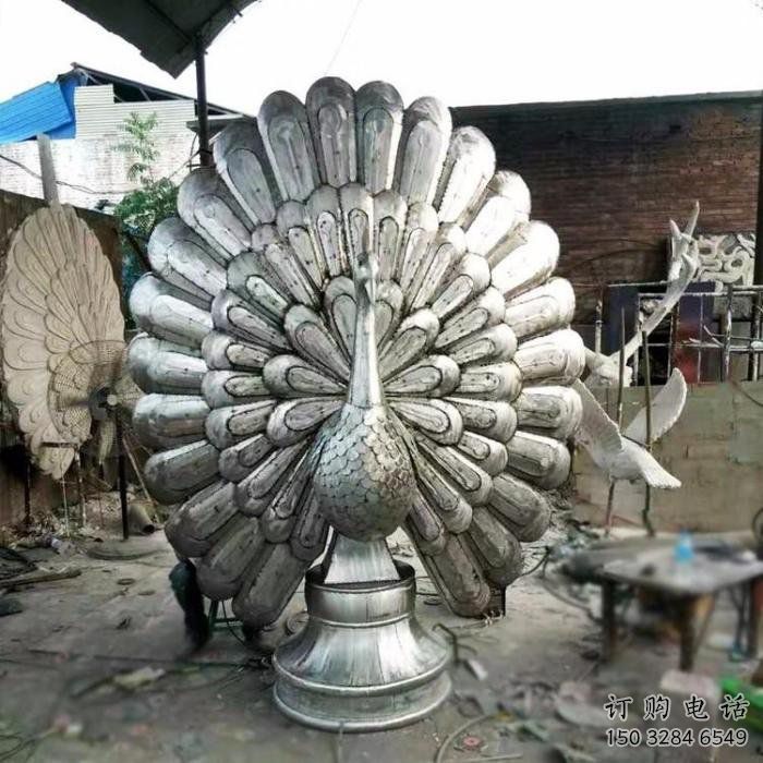 孔雀開屏雕塑廠家，景區(qū)案例，不銹鋼孔雀開屏雕塑選用